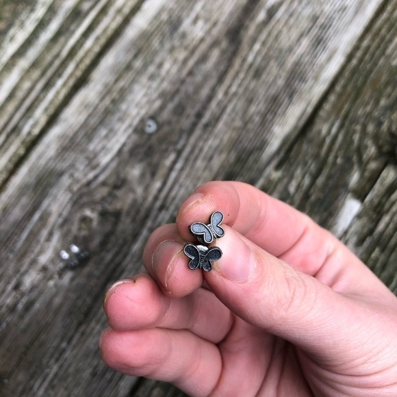 3 Pairs of Small Children’s Earrings - Picture 3 of 4